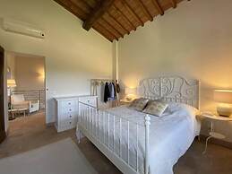 Charming 10 pax Villa in Cortona With Private Pool