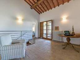 Charming 10 pax Villa in Cortona With Private Pool