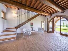 Charming 10 pax Villa in Cortona With Private Pool