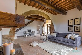 Charming 10 pax Villa in Cortona With Private Pool