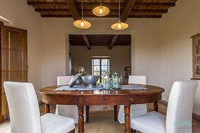 Charming 10 pax Villa in Cortona With Private Pool