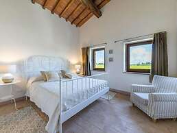 Charming 10 pax Villa in Cortona With Private Pool