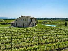 Charming 10 pax Villa in Cortona With Private Pool