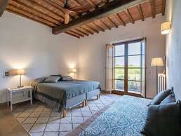 Charming 10 pax Villa in Cortona With Private Pool