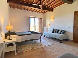Charming 10 pax Villa in Cortona With Private Pool