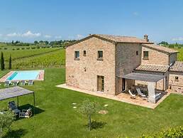 Charming 10 pax Villa in Cortona With Private Pool