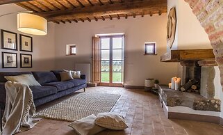 Charming 10 pax Villa in Cortona With Private Pool