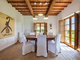 Charming 10 pax Villa in Cortona With Private Pool
