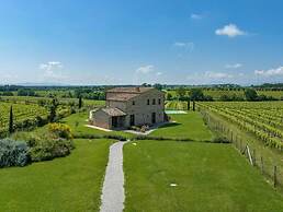 Charming 10 pax Villa in Cortona With Private Pool