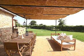 Charming 10 pax Villa in Cortona With Private Pool