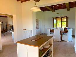 Charming 10 pax Villa in Cortona With Private Pool