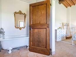 Charming 10 pax Villa in Cortona With Private Pool