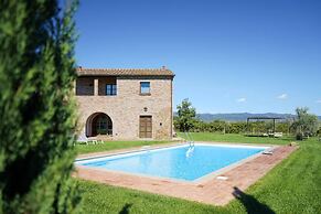 Charming 10 pax Villa in Cortona With Private Pool