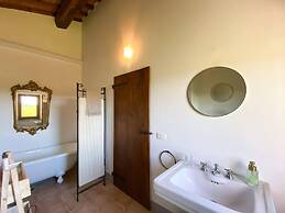 Charming 10 pax Villa in Cortona With Private Pool