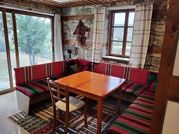 Lovely 4-bed House in Kosti