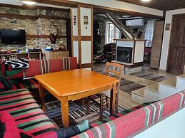 Lovely 4-bed House in Kosti