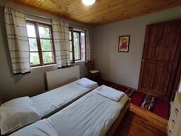 Lovely 4-bed House in Kosti