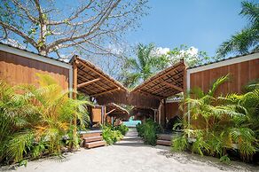 Casa Aakal Lagoon Front