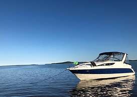 Stunning 2-bed Boat in Dreverna