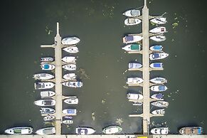 Stunning 2-bed Boat in Dreverna