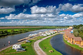 Stunning 2-bed Boat in Dreverna