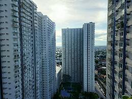 High-Tech Studio at Grass Residences -2 persons only, Quezon City