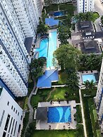 High-Tech Studio at Grass Residences -2 persons only, Quezon City