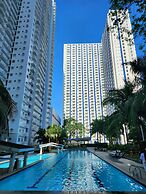 High-Tech Studio at Grass Residences -2 persons only, Quezon City