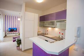 Lovely 4 Star 3-bed Apartment in Podstrana