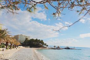 Lovely 4 Star 3-bed Apartment in Podstrana