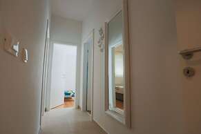 Lovely 4 Star 3-bed Apartment in Podstrana