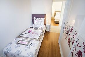 Lovely 4 Star 3-bed Apartment in Podstrana