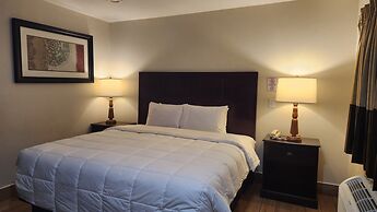 CLEAR LAKES INN