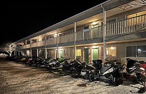 Island Pond Country Inn (Formerly the Lakefront Inn & Motel)