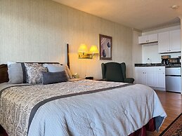 Island Pond Country Inn (Formerly the Lakefront Inn & Motel)