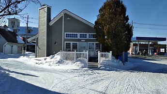Island Pond Country Inn (Formerly the Lakefront Inn & Motel)
