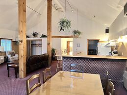 Island Pond Country Inn (Formerly the Lakefront Inn & Motel)