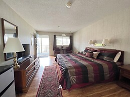 Island Pond Country Inn (Formerly the Lakefront Inn & Motel)
