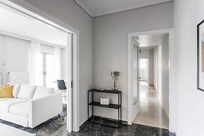 Spacious & Airy 1 Bedroom Apartment near HELEXPO