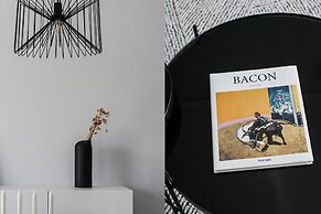 Spacious & Airy 1 Bedroom Apartment near HELEXPO