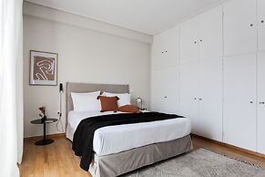 Spacious & Airy 1 Bedroom Apartment near HELEXPO