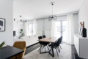 Spacious & Airy 1 Bedroom Apartment near HELEXPO