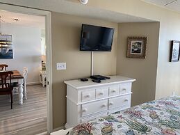 Ashworth 502 3 Bedroom Condo by RedAwning