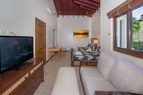 Pristine Bay 1003 3 Bedroom Home by RedAwning