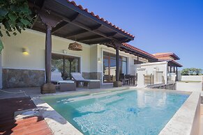 Pristine Bay 1003 3 Bedroom Home by RedAwning