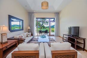 Pristine Bay 1003 3 Bedroom Home by RedAwning