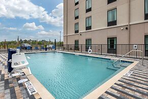 Comfort Inn & Suites Jacksonville - Orange Park Near Naval Air Station