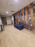 Comfort Inn & Suites Jacksonville - Orange Park Near Naval Air Station