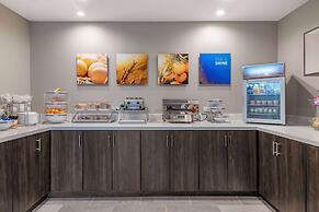 Comfort Inn & Suites Jacksonville - Orange Park Near Naval Air Station