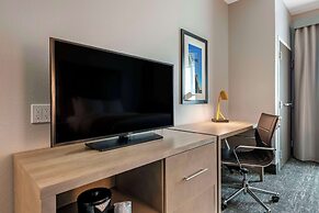 Comfort Inn & Suites Jacksonville - Orange Park Near Naval Air Station